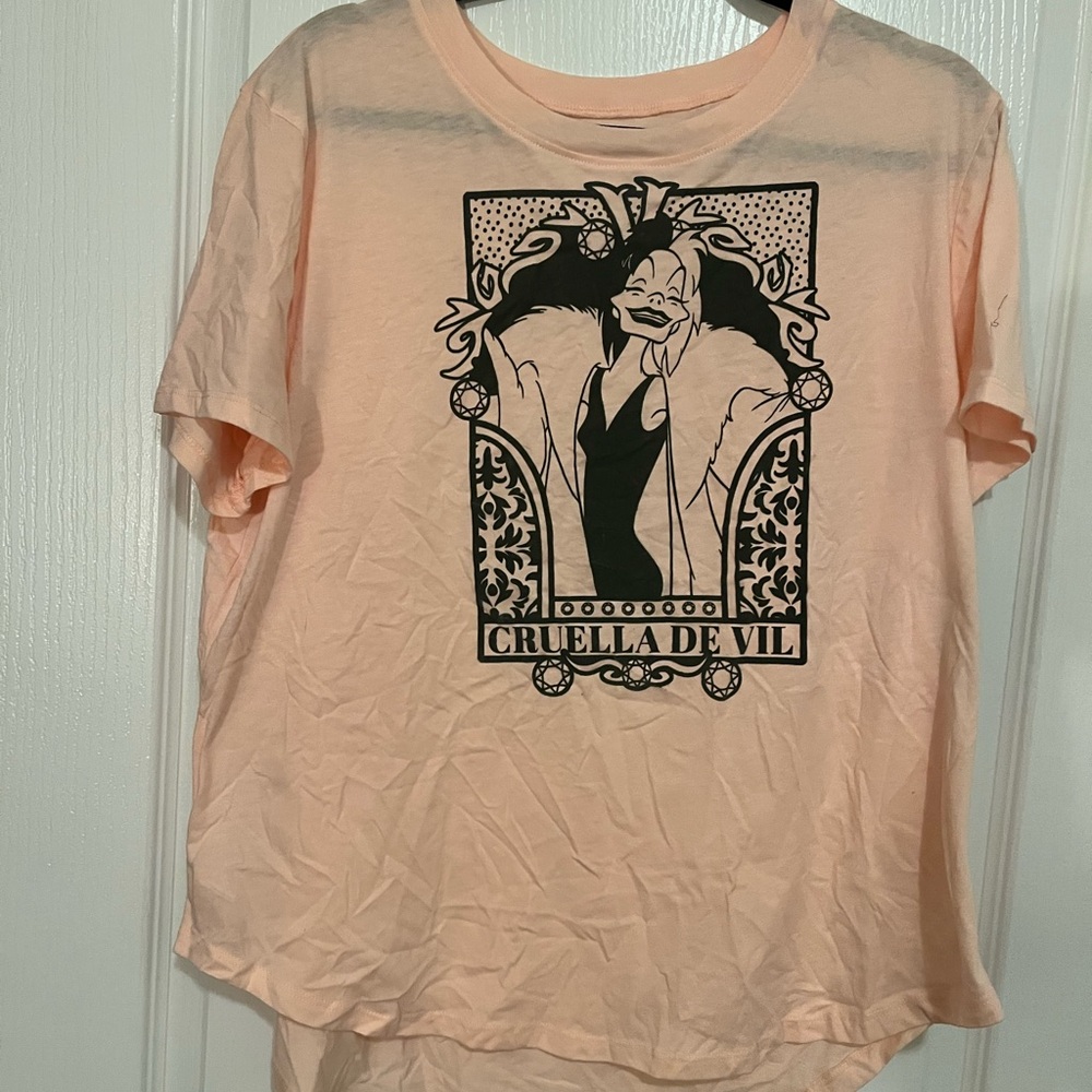 New Disney Cruella De Vil Graphic Women's Top - Peach Size 3X
